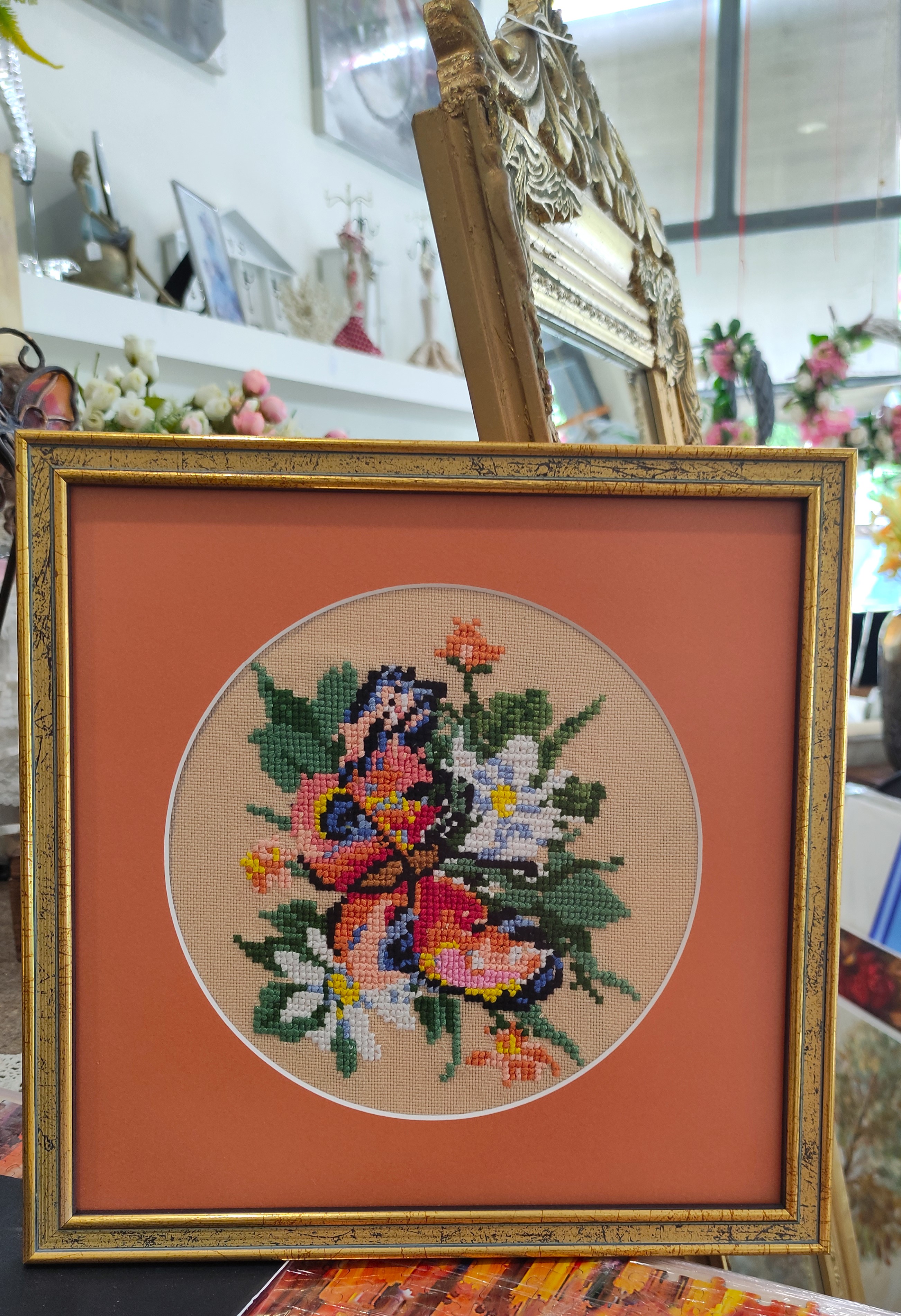 Κέντημα με κορνίζα